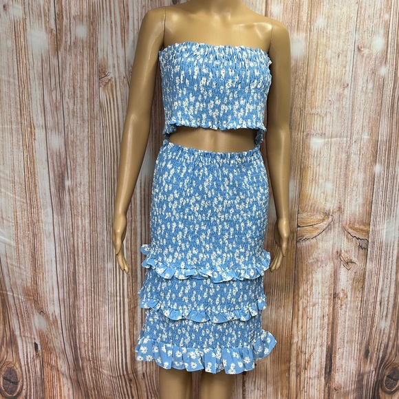 Pink Lily Dainty Daisies Blue Floral Smocked Two Piece Skirt Set - Picture 3 of 12